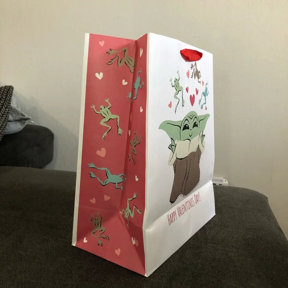 Hallmark Valentine's Day Gift Bag with Baby Yoda Grogu Design